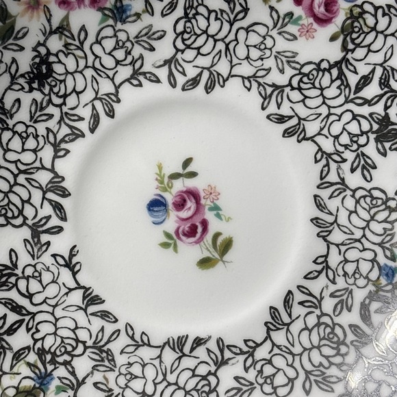 Elizabethan Fine Bone China Teacup & Saucer England - Picture 10 of 16